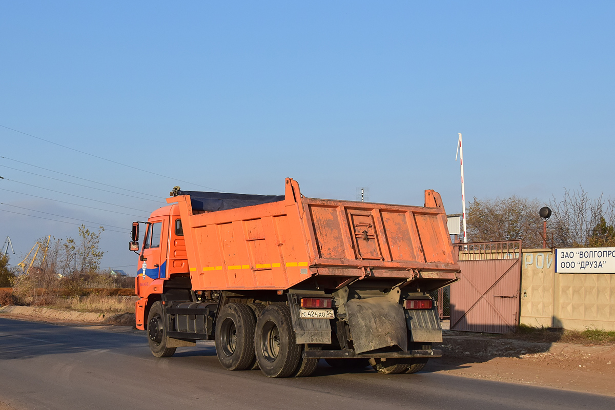 Волгоградская область, № С 424 ХО 34 — КамАЗ-65115-N3