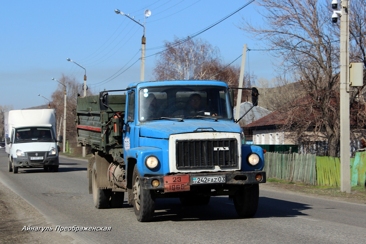 Акмолинская область, № 242 FAZ 03 — ГАЗ-33072