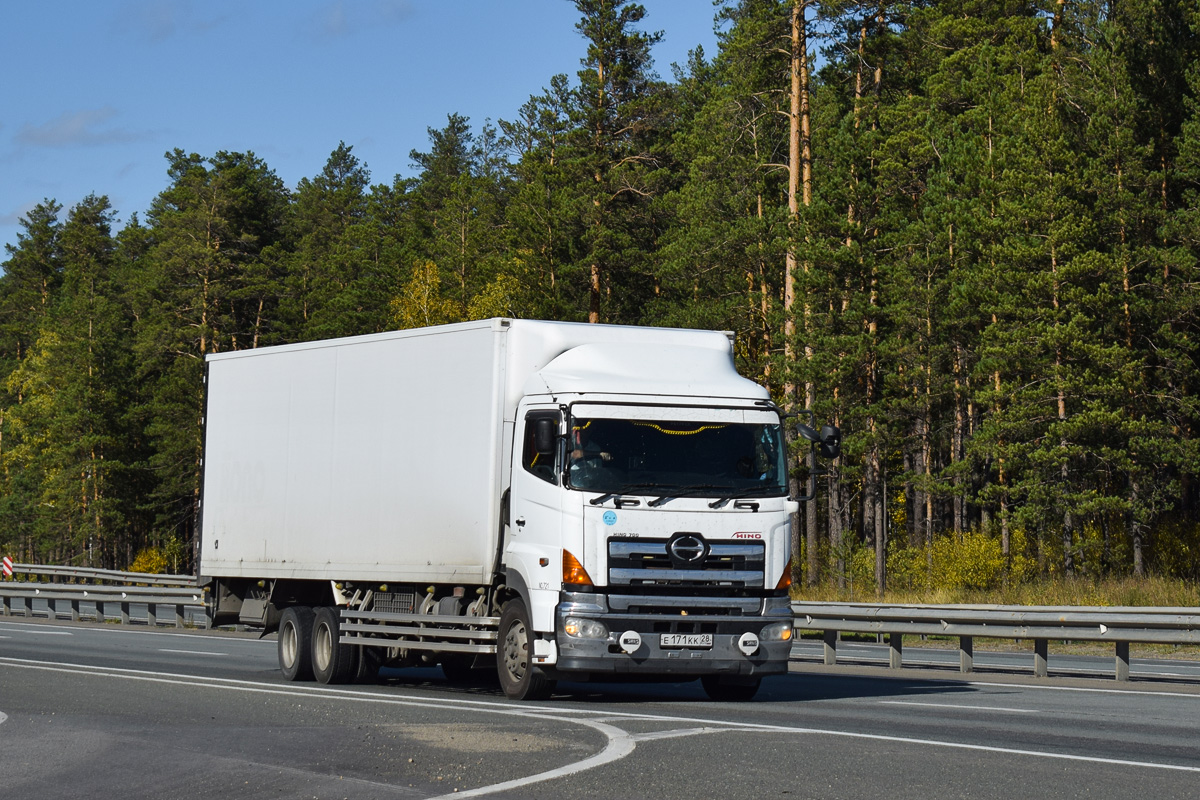 Ростовская область, № Е 171 КК 28 — Hino 700