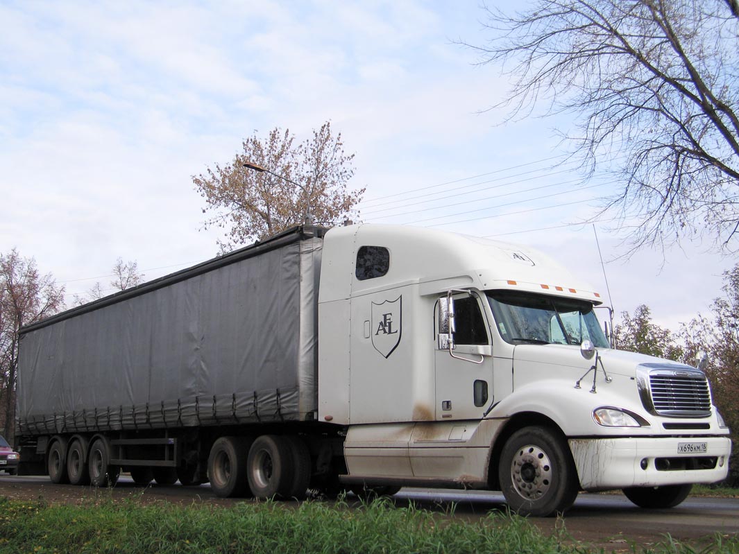 Удмуртия, № Х 696 КМ 18 — Freightliner Columbia