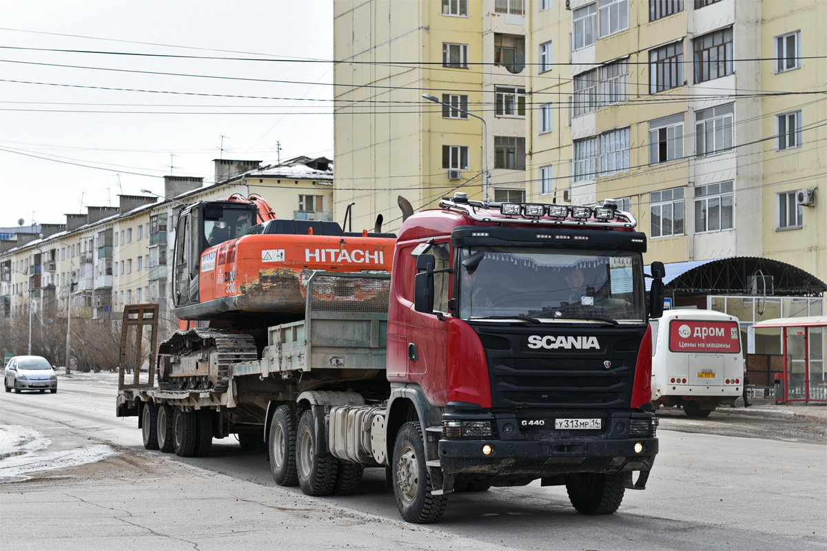 Саха (Якутия), № У 313 МР 14 — Scania ('2013) G440; Саха (Якутия), № (14) Б/Н СТ 0096 — Hitachi ZX330 (общая модель)