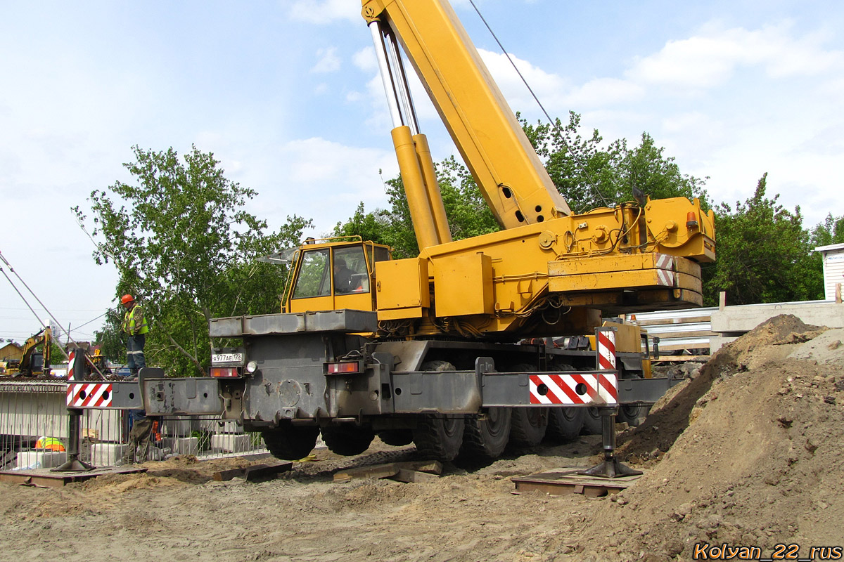 Алтайский край, № А 977 АЕ 122 — Liebherr (общая модель)