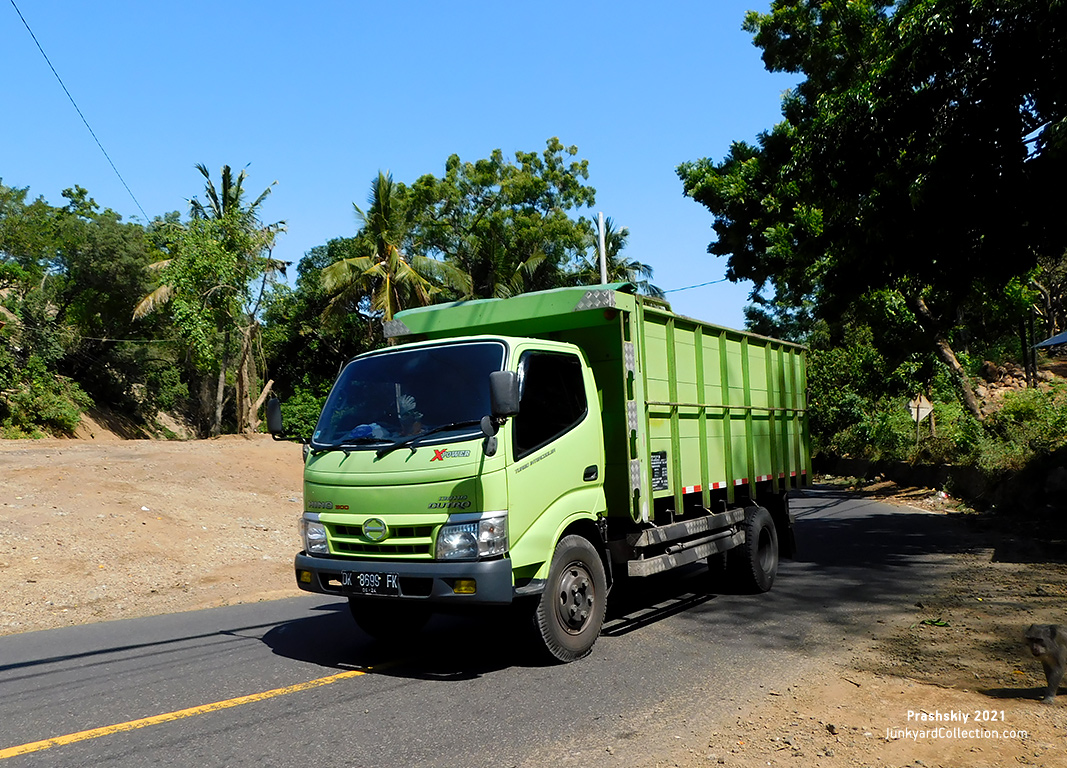 Другие страны, № DK 8699 FK — Hino (общая модель)