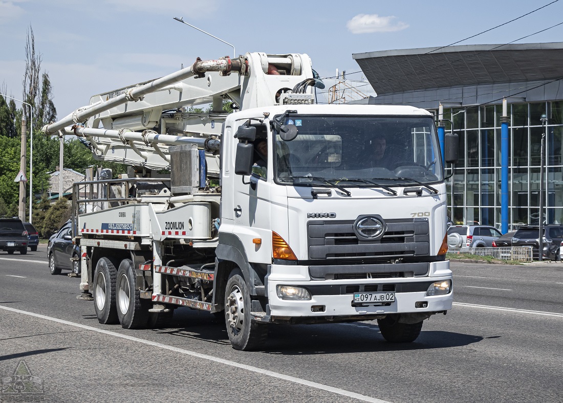 Алматы, № 097 AJB 02 — Hino 700