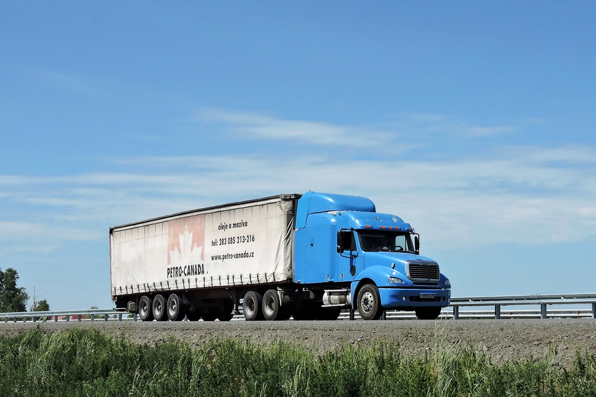 Тюменская область, № С 800 ЕХ 72 — Freightliner Columbia