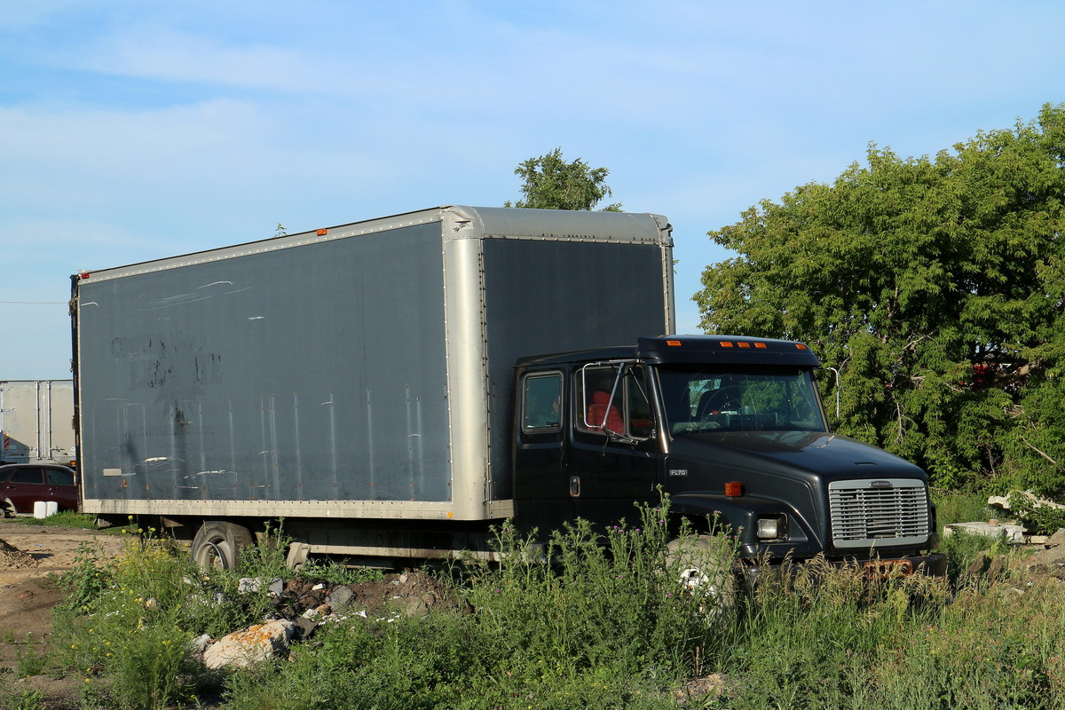 Омская область, № О 222 ОС 55 — Freightliner Business Class FL