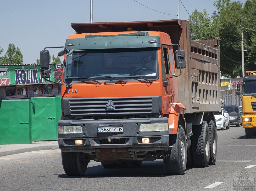 Алматы, № 563 BGC 02 — Sinotruk SWZ10 Golden Prince