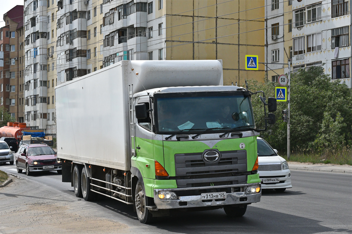 Приморский край, № У 313 НВ 125 — Hino Profia