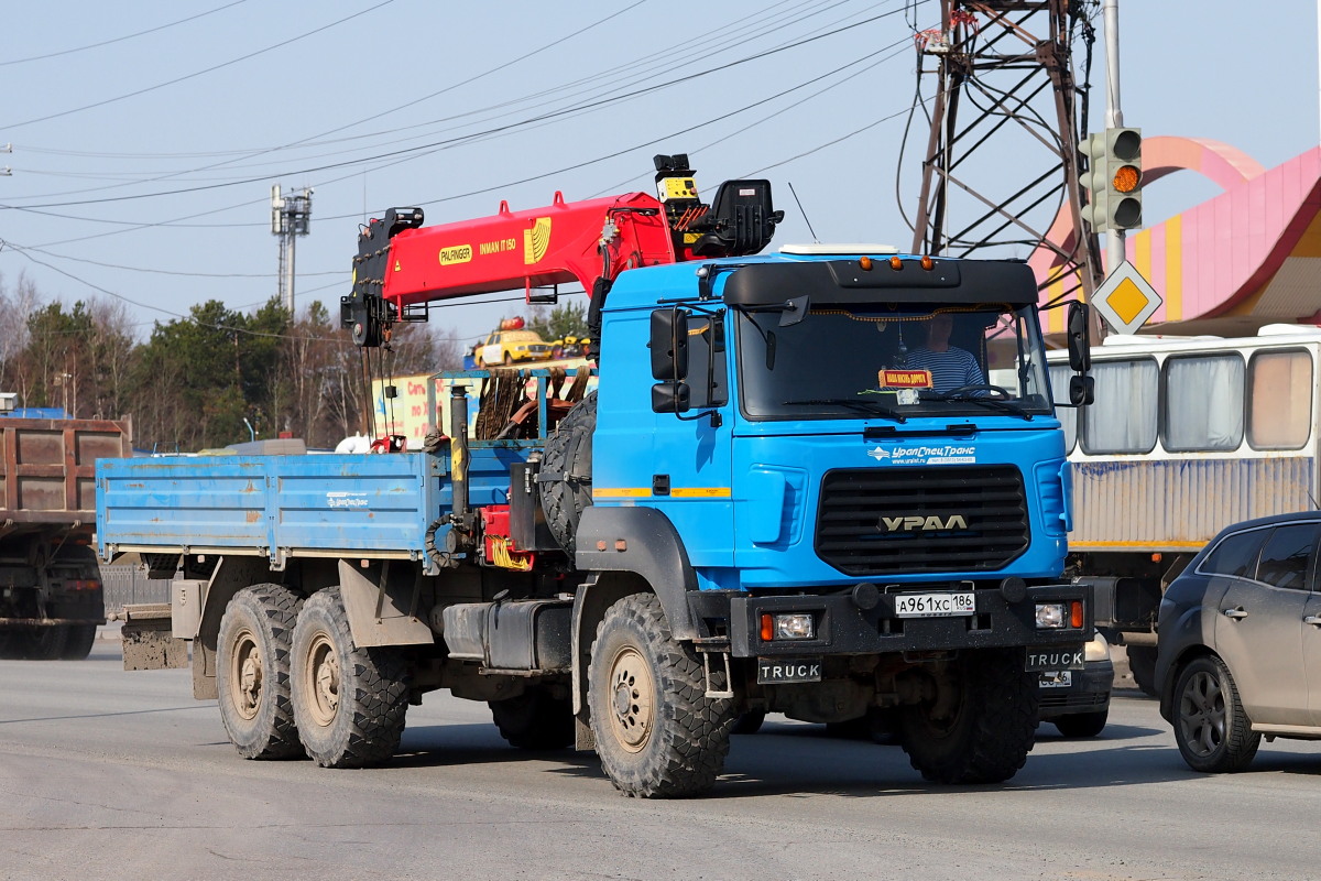 Ханты-Мансийский автоном.округ, № А 961 ХС 186 — Урал-4320-82М