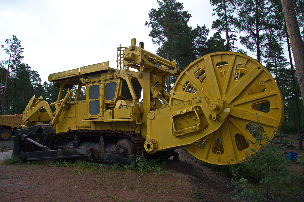 Саха (Якутия), № (14) Б/Н СТ 0006 — Komatsu D355; Техника на постаментах, памятники (Саха (Якутия))