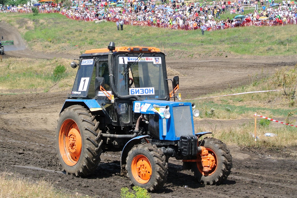 Ростовская область, № 9161 РХ 61 — Беларус-82.1; Ростовская область — Бизон-Трек-Шоу