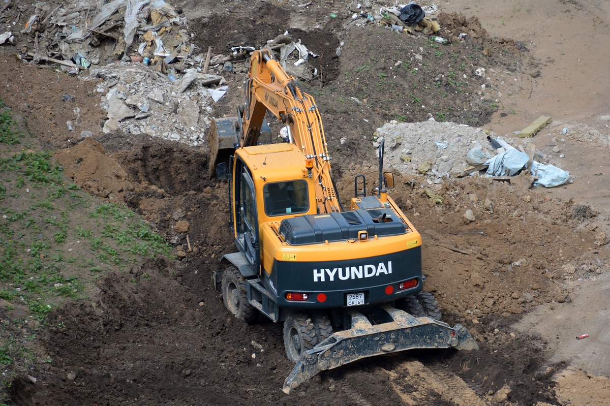 Ростовская область, № 2587 ОК 61 — Hyundai R140W