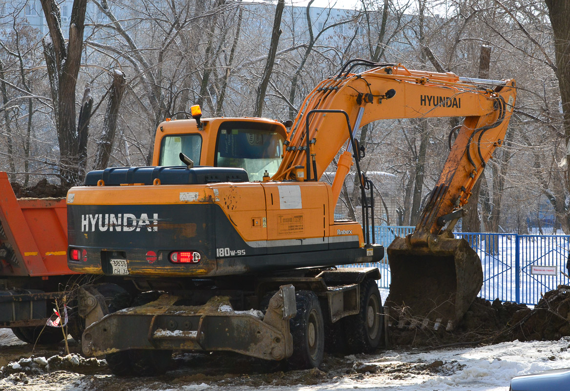 Волгоградская область, № 3833 СН 34 — Hyundai R180W