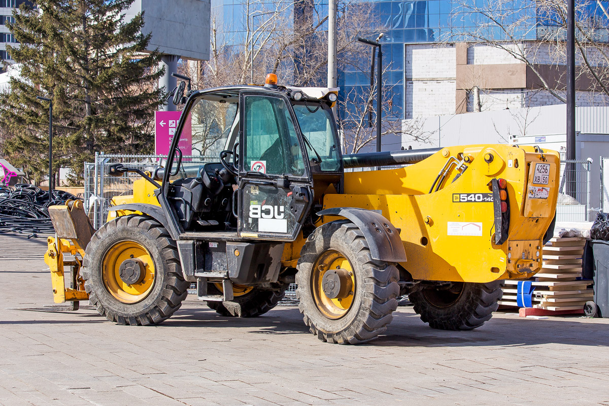 Красноярский край, № 4256 ХВ 50 — JCB 540-140