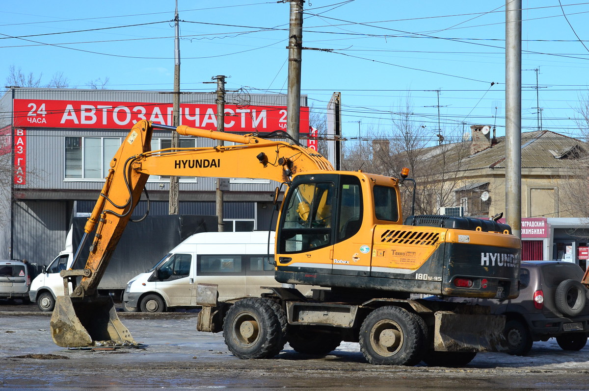 Волгоградская область, № 3833 СН 34 — Hyundai R180W