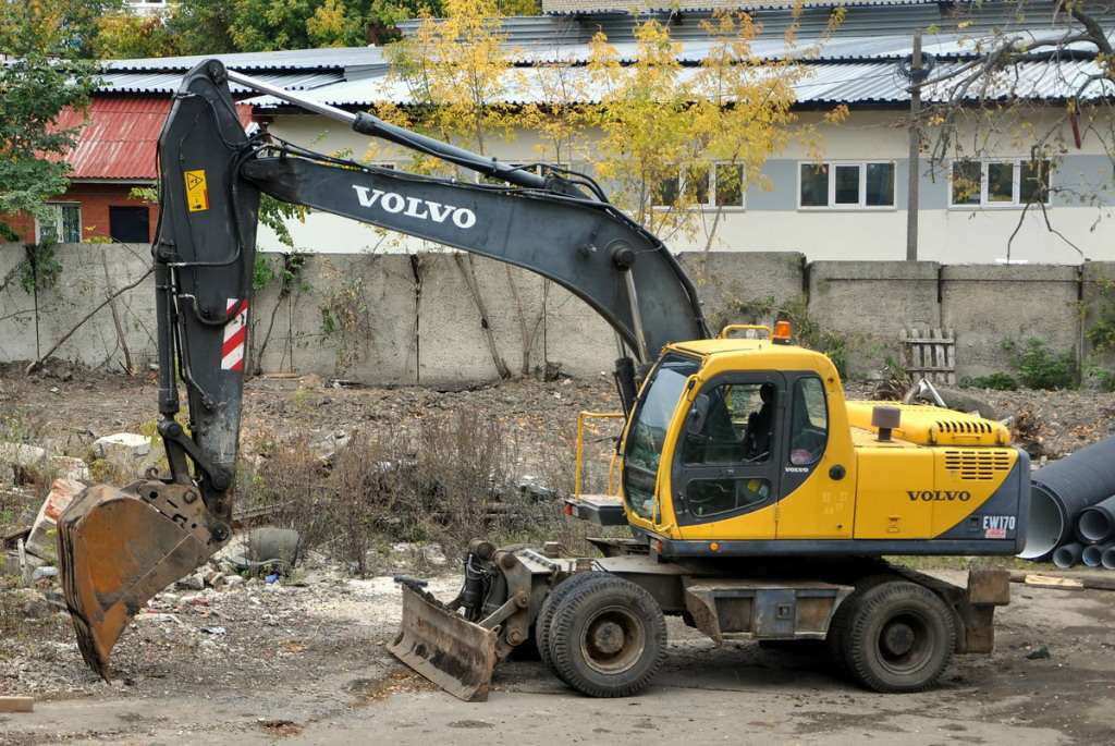 Москва, № 9333 АА 77 — Volvo EW170