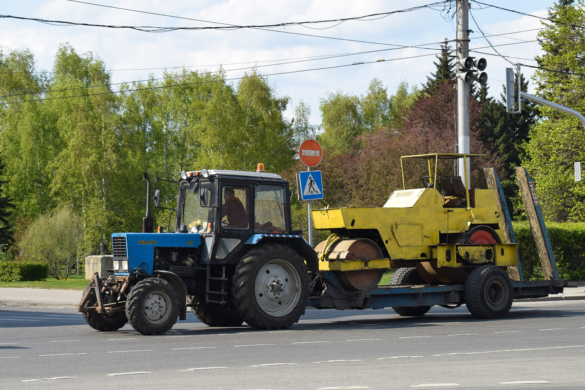 Алтайский край, № 9408 МС 22 — Беларус-82.1; Алтайский край, № 8343 МС 22 — ДУ-47