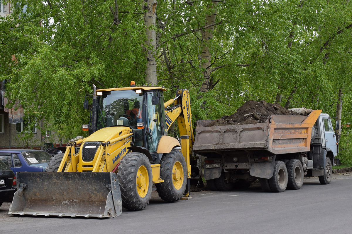 Алтайский край, № 6569 ЕК 22 — Komatsu WB93; Алтайский край, № О 920 СК 22 — КамАЗ-55111 [551110]