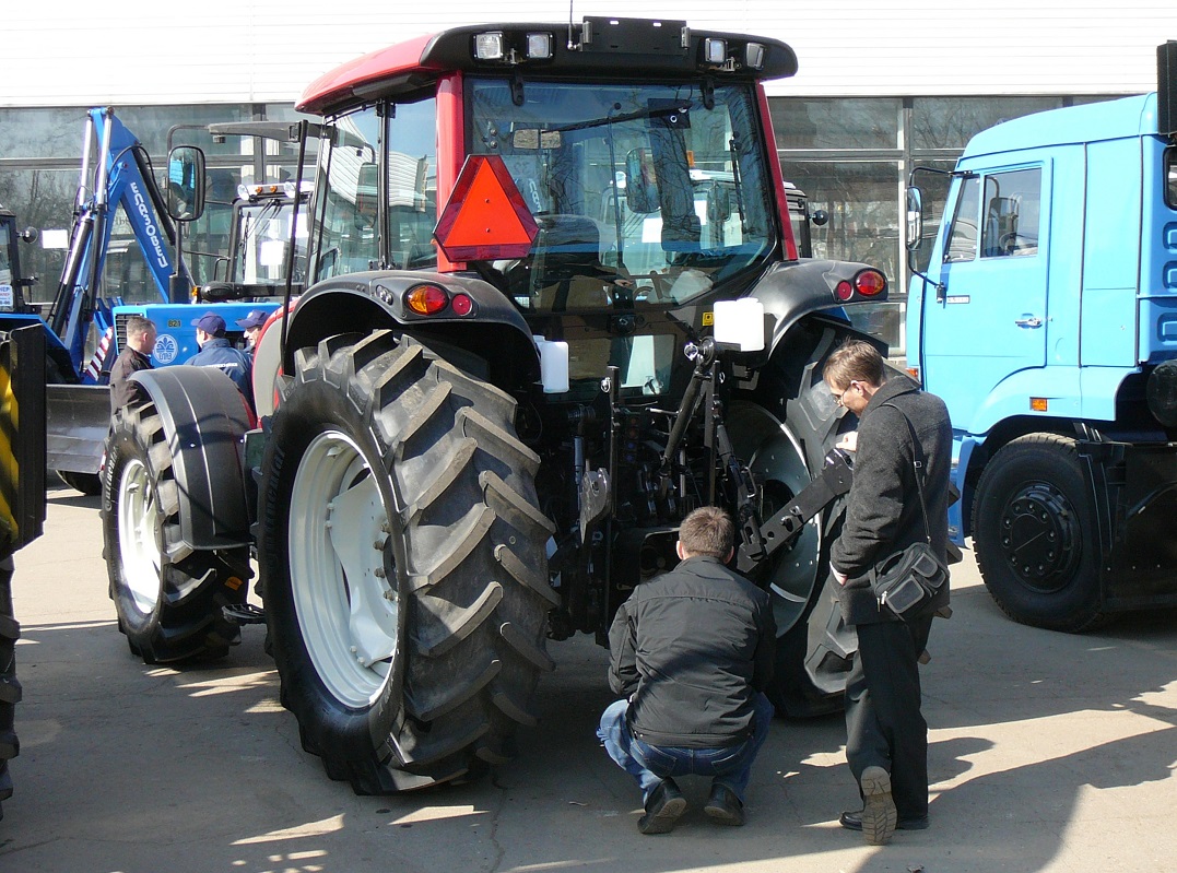 Удмуртия, № УВ 3268 18 — Valtra (общая модель)