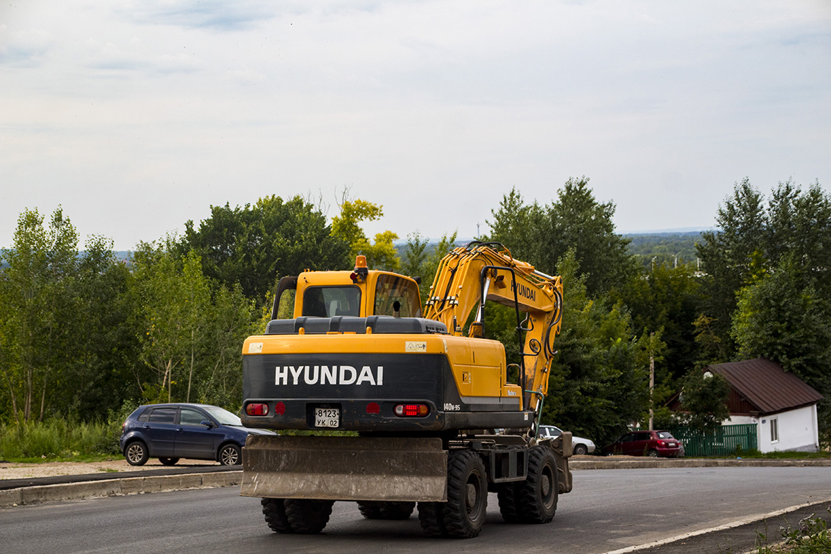 Башкортостан, № 8123 УК 02 — Hyundai R140W