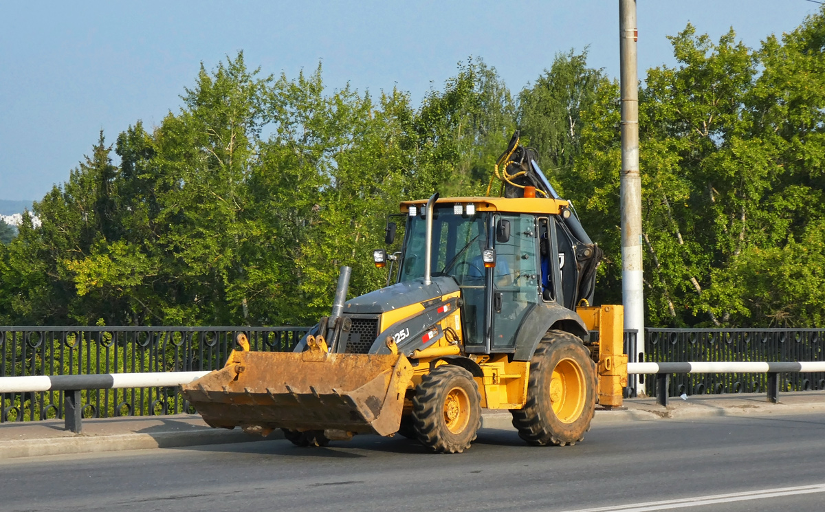 Калужская область, № 4864 КР 40 — John Deere 325J