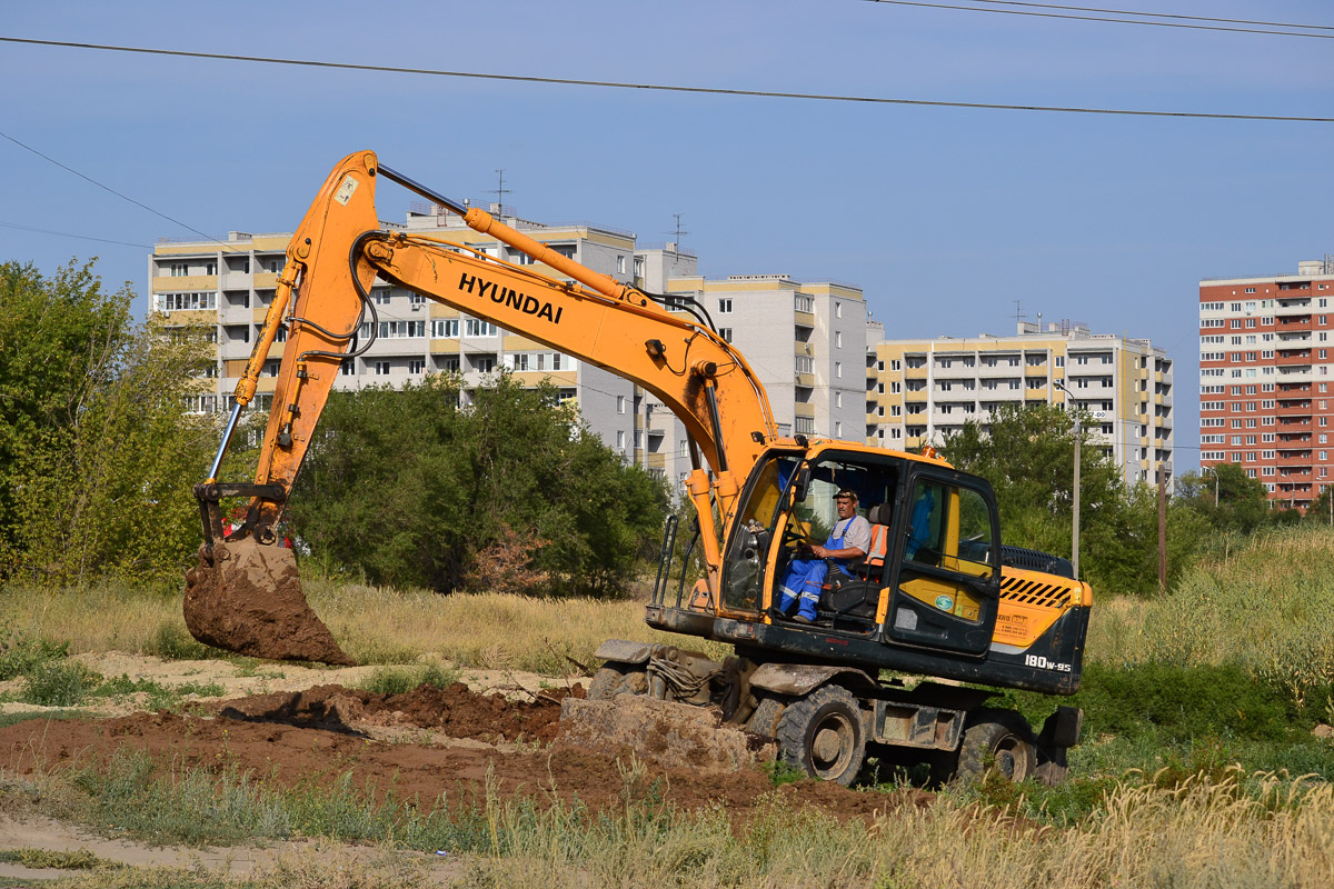 Волгоградская область, № 3833 СН 34 — Hyundai R180W