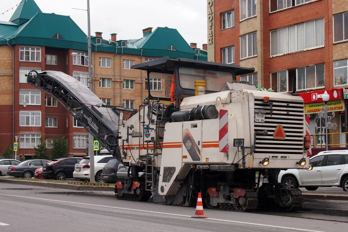 Ханты-Мансийский автоном.округ, № 7058 УК 86 — Wirtgen W 2000