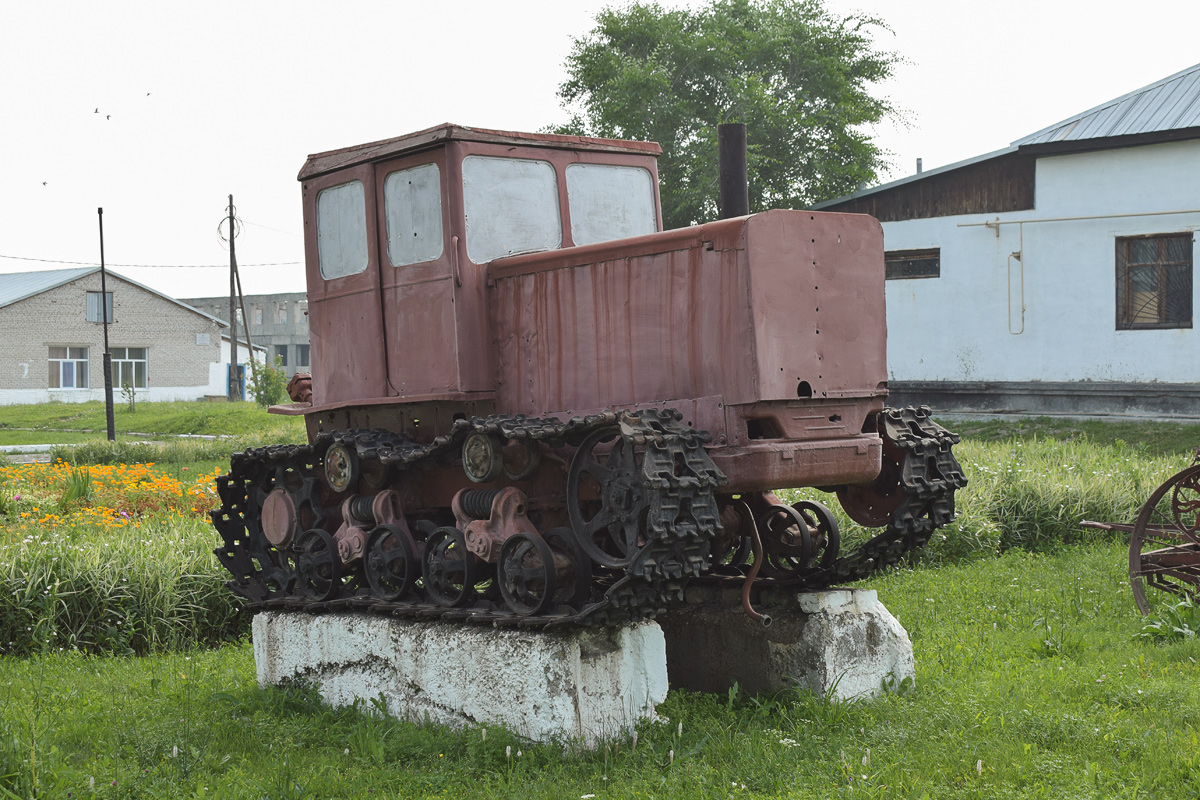 Алтайский край, № 00-28 АВ — ДТ-54 (АТЗ); Алтайский край — Спецтехника на постаментах; Техника на постаментах, памятники (Алтайский край)