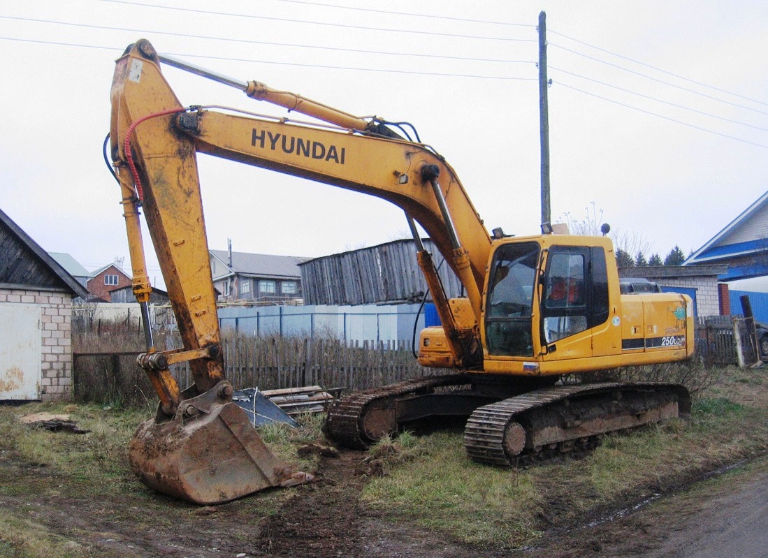 Удмуртия, № 4822 УС 18 — Hyundai R250LC