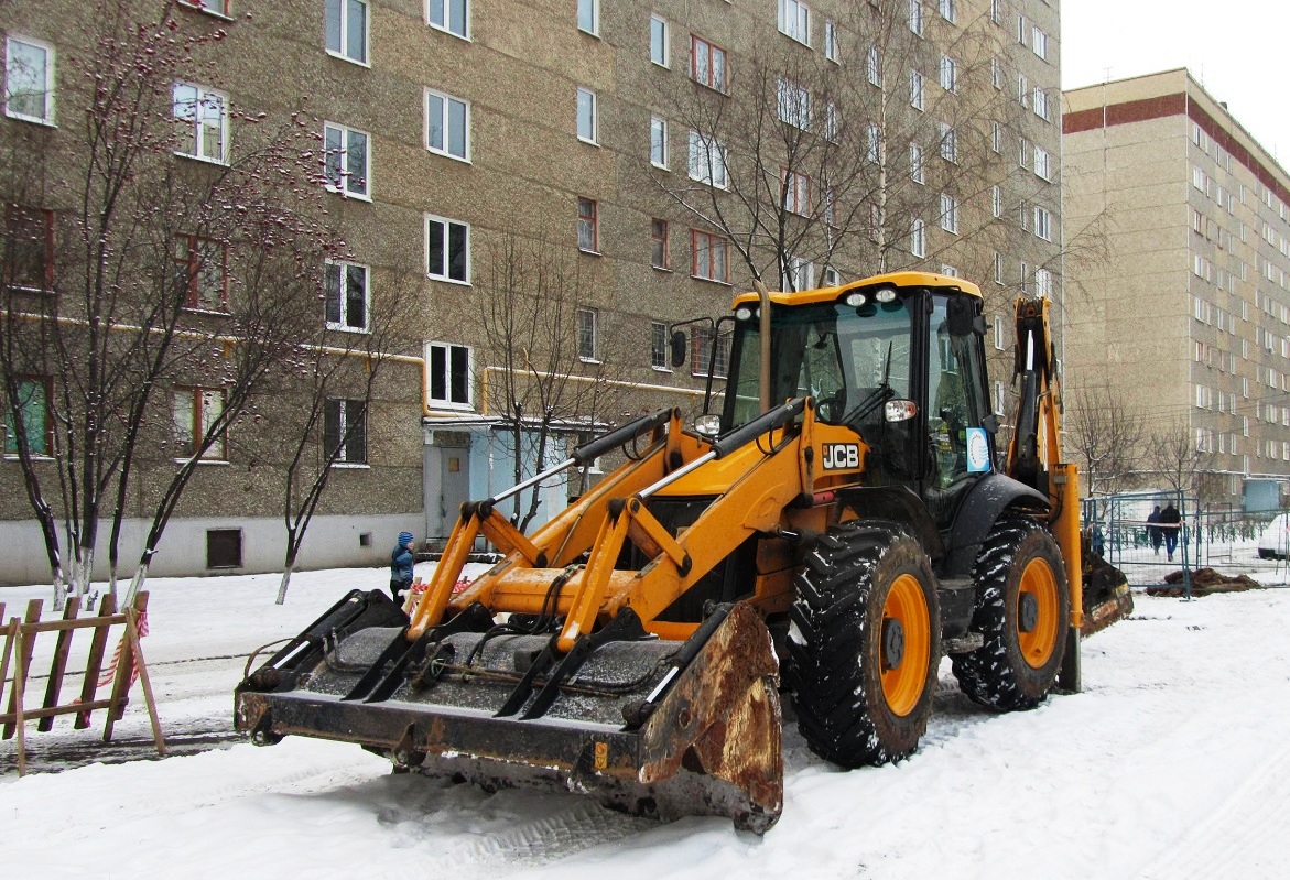 Удмуртия, № 4616 УС 18 — JCB 4CX