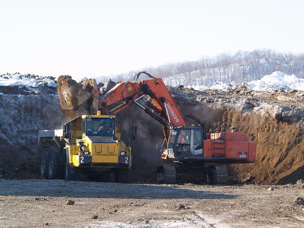 Приморский край, № (25) Б/Н СТ 0007 — Hitachi ZX450 (общая модель); Приморский край, № 2 — Komatsu (общая модель)