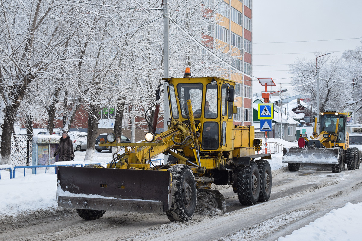 Алтайский край, № 9290 МС 22 — ДЗ-143 / ДЗ-180; Алтайский край, № 4872 АУ 22 — XCMG GR165