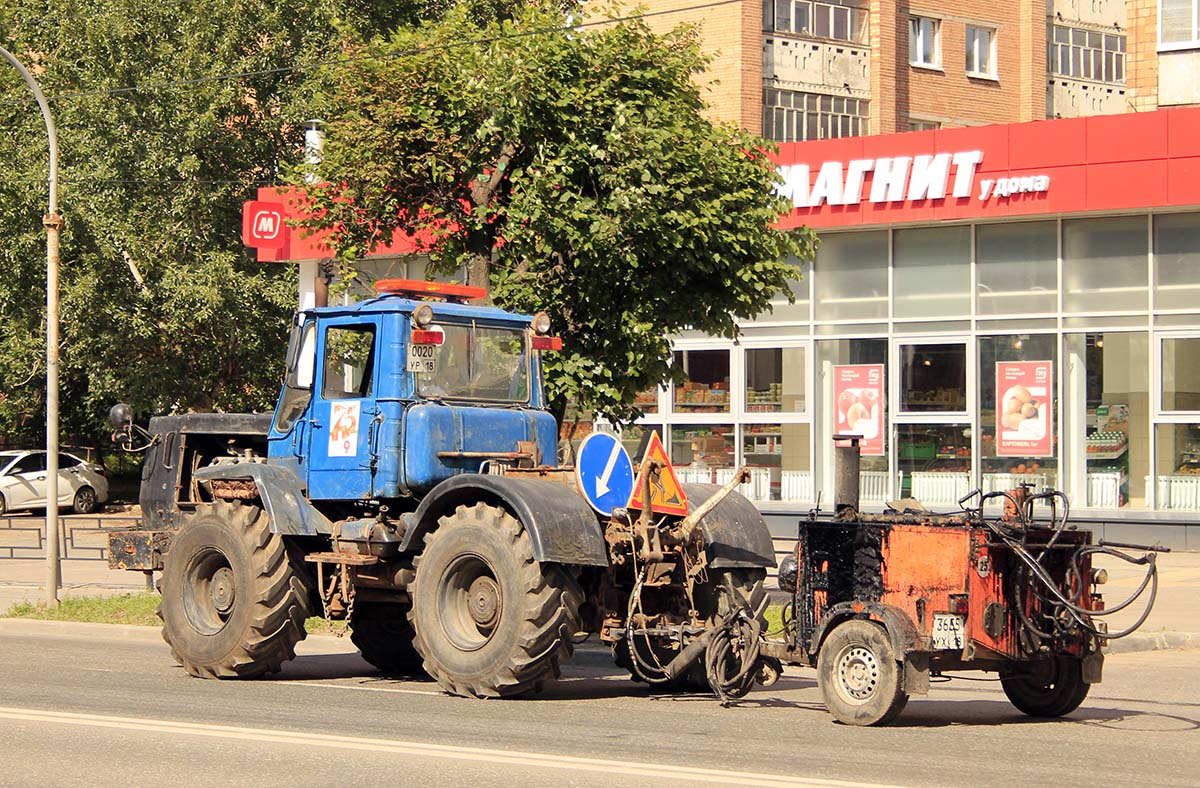 Удмуртия, № 0020 УР 18 — Т-150К-09; Прицепы дорожные — Прицепы дорожные (общая)