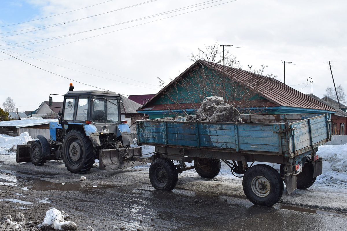 Алтайский край, № 8752 АУ 22 — Беларус-82.1; Алтайский край, № 4873 АК 22 — 2ПТС-4 (общая модель)