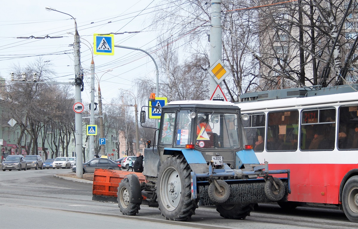 Удмуртия, № 4300 УА 18 — Беларус-82.1