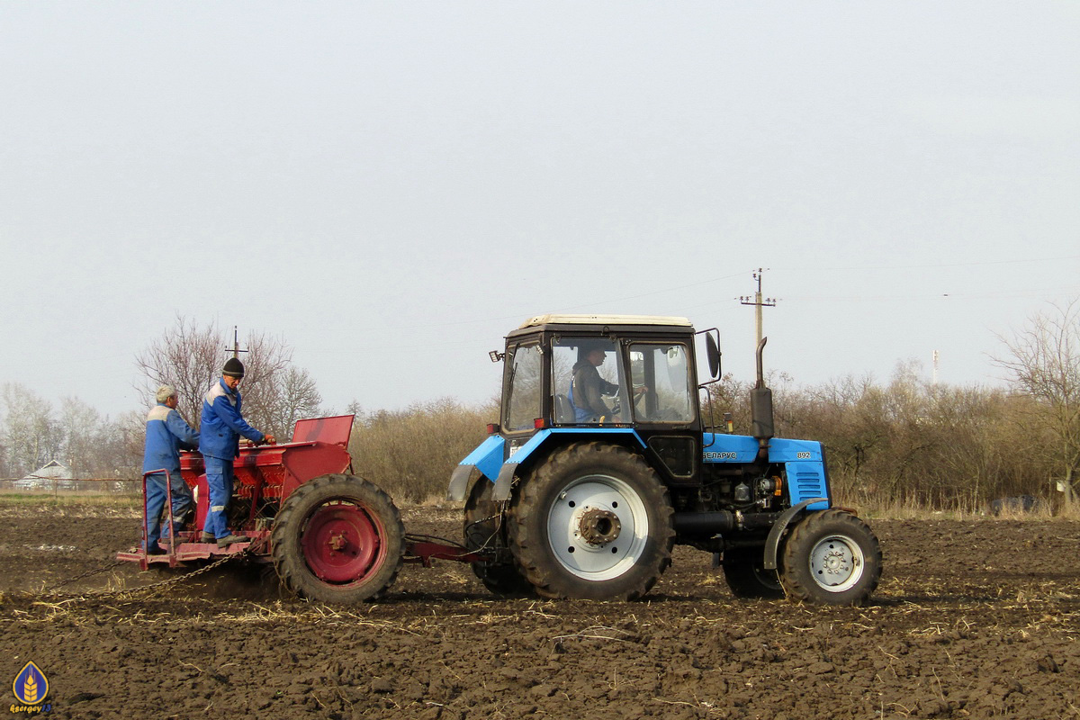 Полтавская область, № 32076 ВІ — Беларус-892; Прицепы сельскохозяйственные — Сеялки (общая)