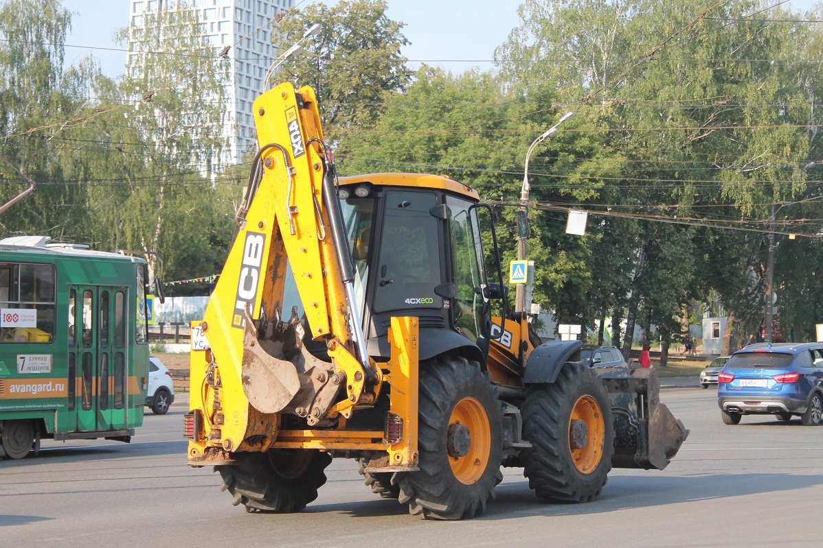 Удмуртия, № 7829 УС 18 — JCB 4CX