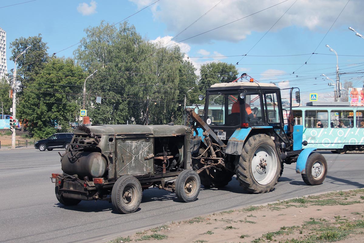 Удмуртия, № 5686 УУ 18 — Беларус-82.1; Прицепы специальные прочие — Прицепы строительные (общая)