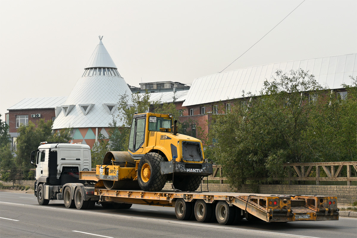 Саха (Якутия), № АВ 7907 14 —  Прочие модели; Саха (Якутия), № 7585 РМ 14 — Shantui (общая модель)