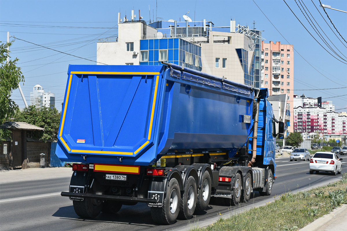 Саха (Якутия), № В 700 КС 14 — Volvo ('2008) FH.440 [X9P]; Саха (Якутия), № АЕ 1380 14 — НовосибАРЗ (общая модель)