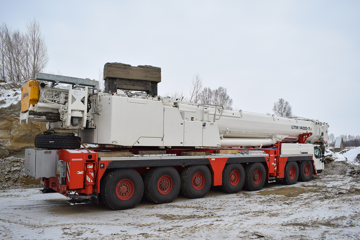 Новосибирская область, № Н 371 ТК 154 — Liebherr (общая модель)