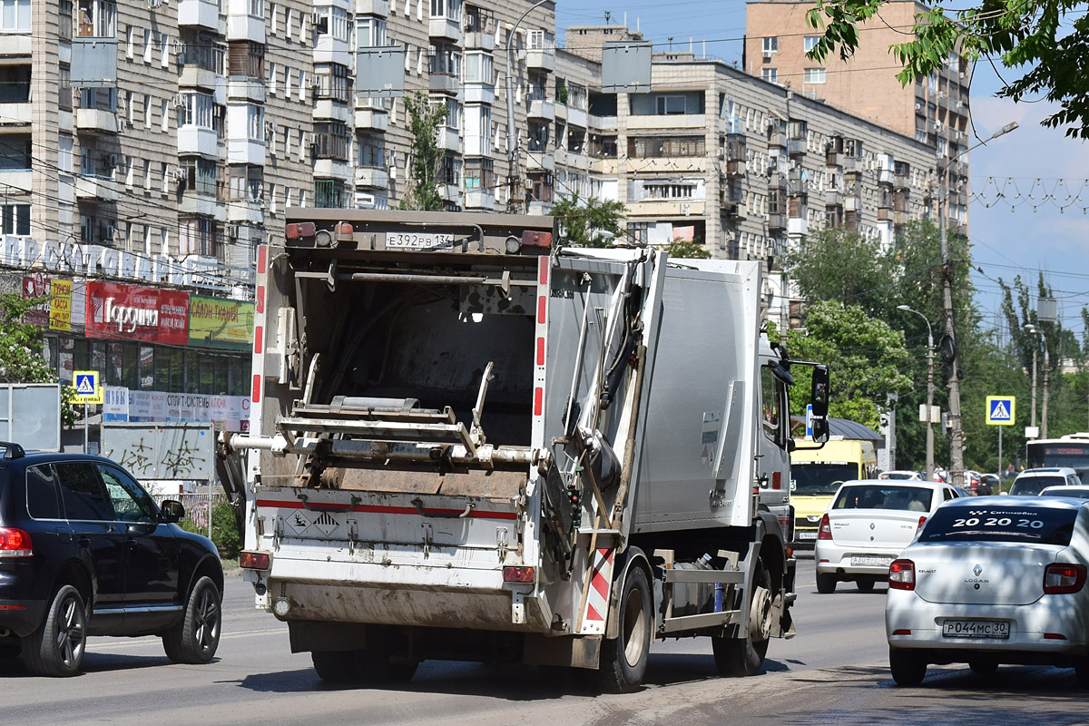 Волгоградская область, № Е 392 РВ 134 — Mercedes-Benz Axor 1826 [Z9M]