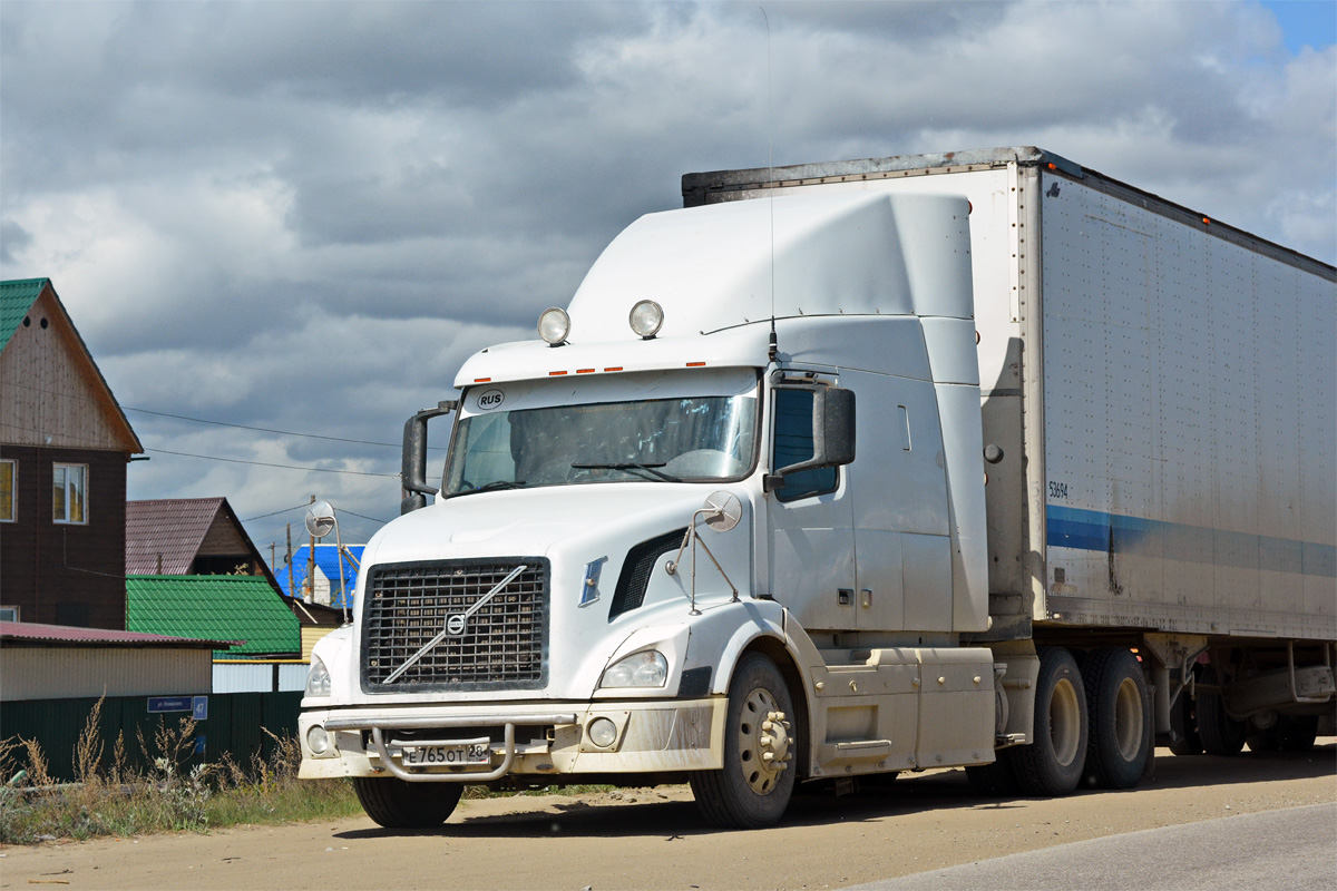 Амурская область, № Е 765 ОТ 28 — Volvo VNL670