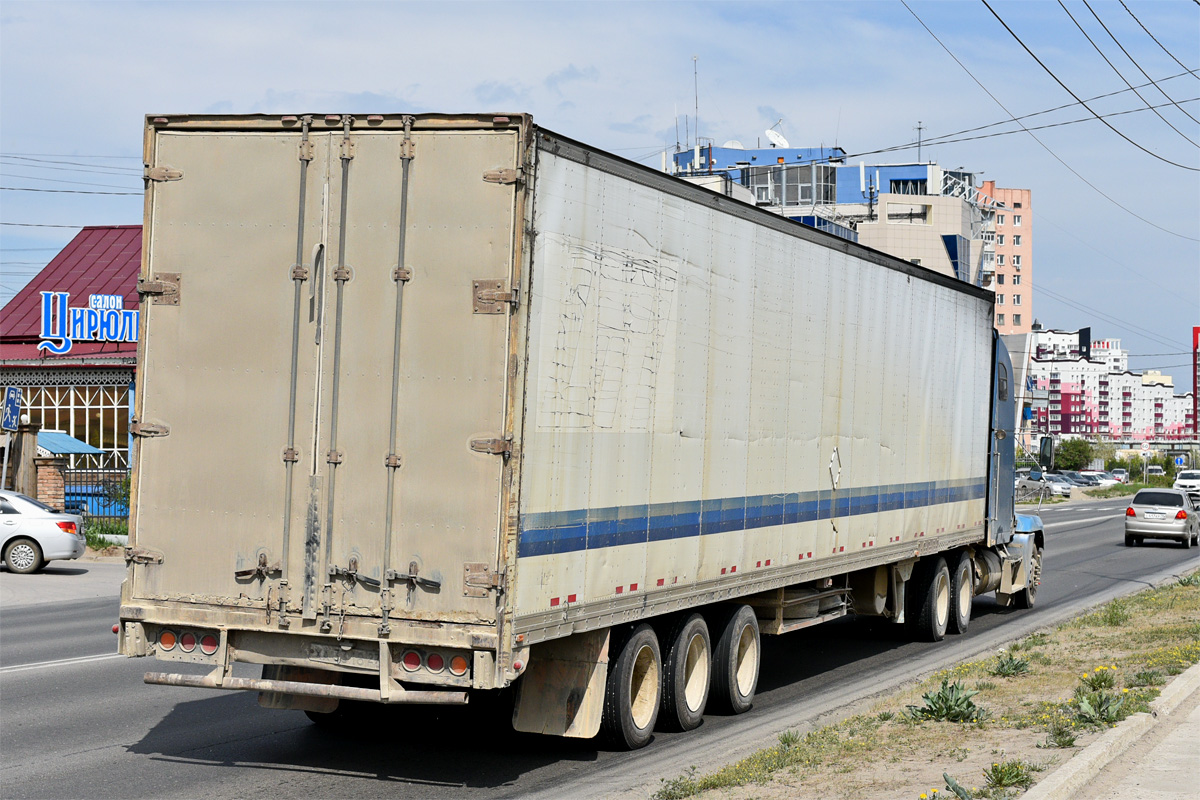 Хабаровский край, № А 368 ХО 27 — Freightliner FLD 120; Хабаровский край, № ХА 3318 27 — Alloy (общая модель) [1A1]