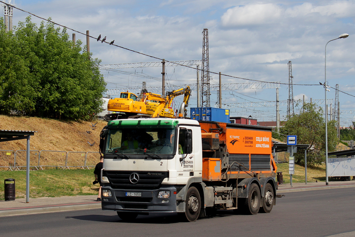 Латвия, № LC-1659 — Mercedes-Benz Actros ('2003) 2532