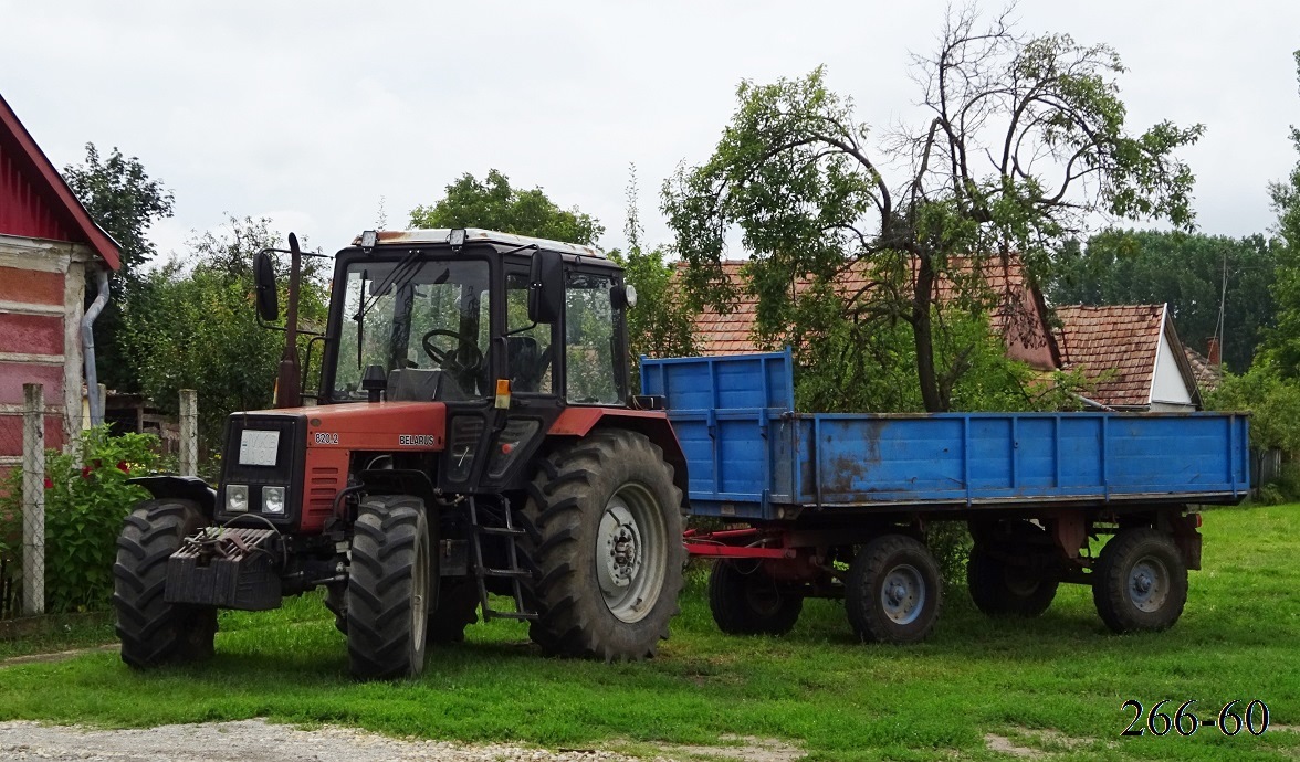 Венгрия, № YKB-184 — Беларус-820.2; Венгрия, № YGK-648 — Mirsa Mechanika (общая модель)