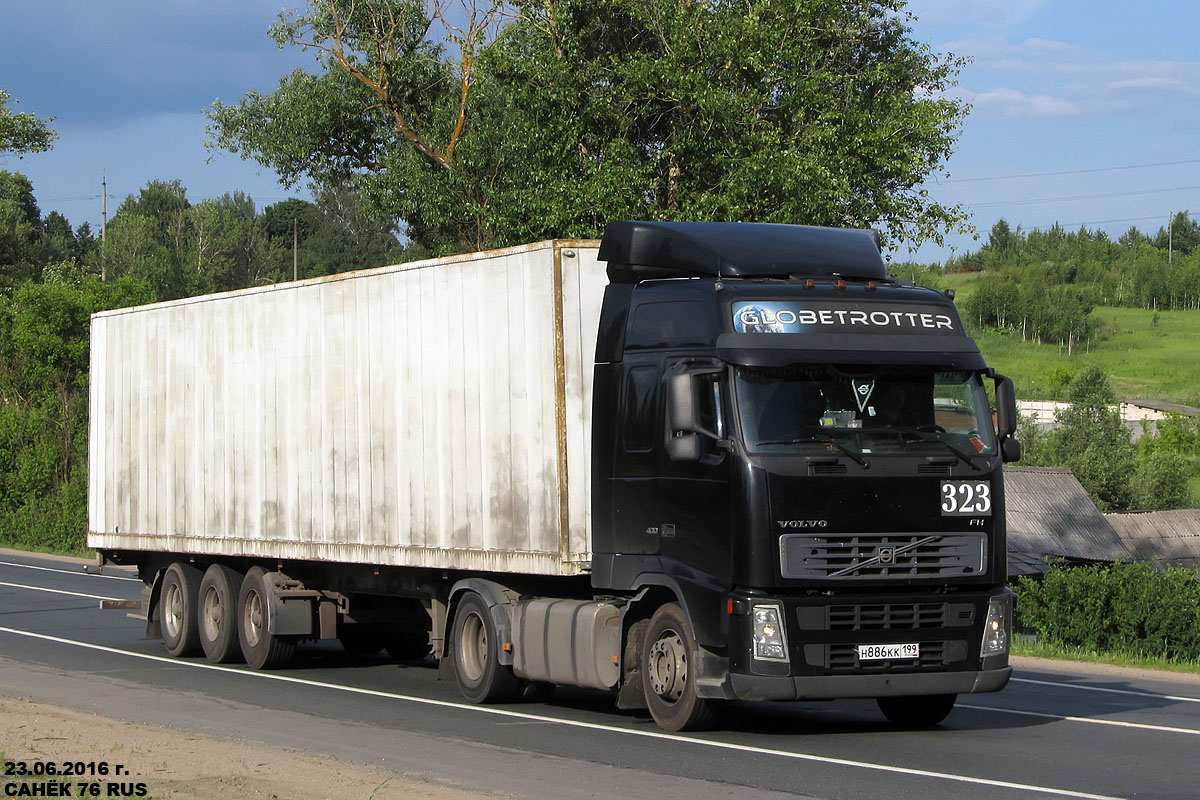 Москва, № 323 — Volvo ('2002) FH12.400