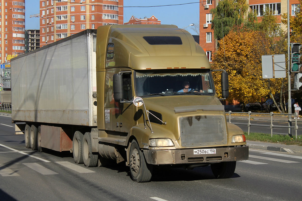 Московская область, № М 250 ВС 150 — Volvo VNL660