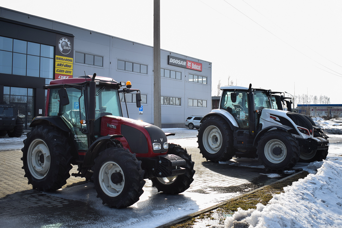 Алтайский край, № (22) Б/Н СТ 0695 — Valtra (общая модель); Алтайский край, № (22) Б/Н СТ 0696 — Valtra (общая модель)