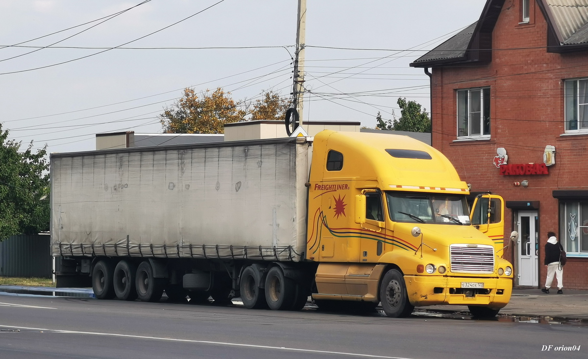 Краснодарский край, № Е 324 ОХ 123 — Freightliner Century Class